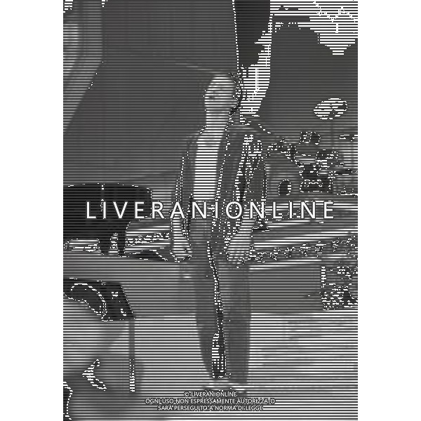 NEG-RETROSPETTIVA EROS RAMAZZOTTI CANTANTE NELLA FOTO EROS RAMAZZOTTI A SANREMO NELL\'ANNO 1986 AG ALDO LIVERANI SAS