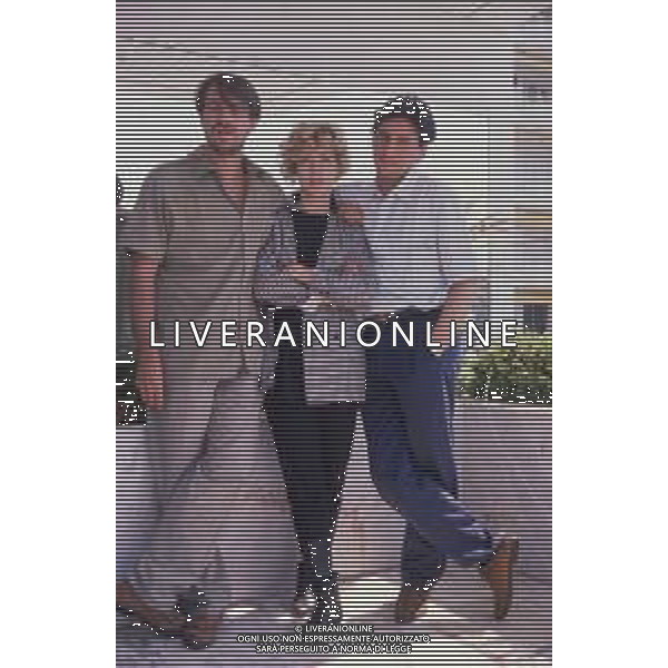 DIAP-RETROSPETTIVA RICKY TOGNAZZI ATTORE NELLA FOTO RICKY TOGNAZZI NANCY BRILLI E SERGIO CASTELLITTO NELL\'ANNO 1989 A CANNES AG ALDO LIVERANI SAS 
