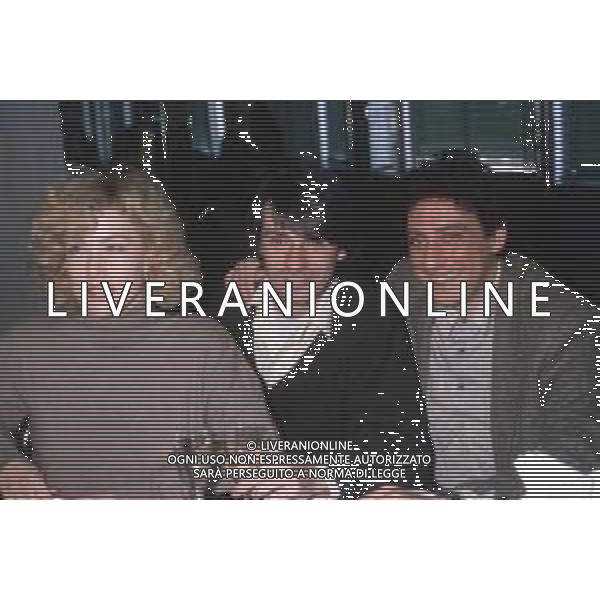 DIAP-RETROSPETTIVA RICKY TOGNAZZI ATTORE NELLA FOTO RICKY TOGNAZZI NANCY BRILLI E SERGIO CASTELLITTO NELL\'ANNO 1989 A MILANO IN TERRAZZA MARTINI AG ALDO LIVERANI SAS 