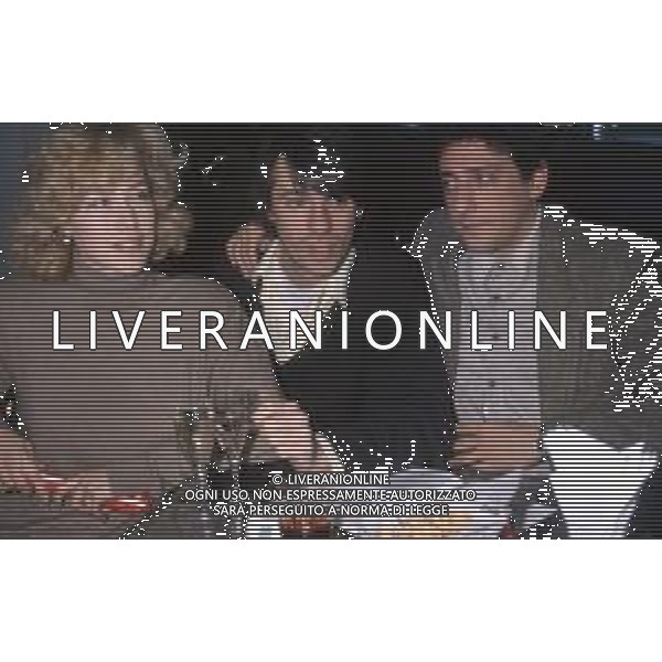 DIAP-RETROSPETTIVA RICKY TOGNAZZI ATTORE NELLA FOTO RICKY TOGNAZZI NANCY BRILLI E SERGIO CASTELLITTO NELL\'ANNO 1989 A MILANO IN TERRAZZA MARTINI AG ALDO LIVERANI SAS 