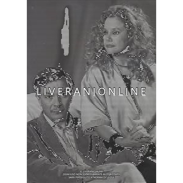 NEG-RETROSPETTIVA VALERIA MORICONI PSEUDONIMO DI VALERIA ABBRUZZETTI ATTRICE NELLA FOTO VALERIA MORICONI CON REMO GIRONE NELL\'ANNO 1988 NELLA COMMEDIA TEATRALE “FUORI SCENA“ AG ALDO LIVERANI SAS 
