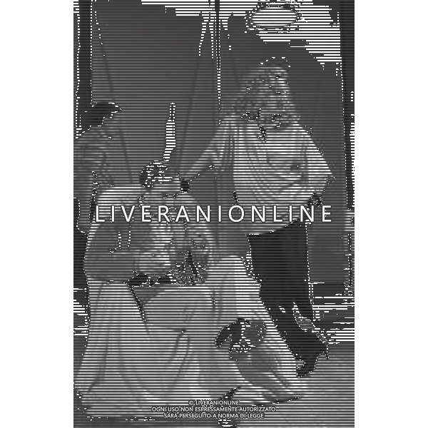 NEG-RETROSPETTIVA VALERIA MORICONI PSEUDONIMO DI VALERIA ABBRUZZETTI ATTRICE NELLA FOTO VALERIA MORICONI CON REMO GIRONE NELL\'ANNO 1988 NELLA COMMEDIA TEATRALE “FUORI SCENA“ AG ALDO LIVERANI SAS 