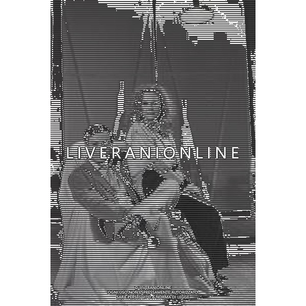 NEG-RETROSPETTIVA VALERIA MORICONI PSEUDONIMO DI VALERIA ABBRUZZETTI ATTRICE NELLA FOTO VALERIA MORICONI CON REMO GIRONE NELL\'ANNO 1988 NELLA COMMEDIA TEATRALE “FUORI SCENA“ AG ALDO LIVERANI SAS 