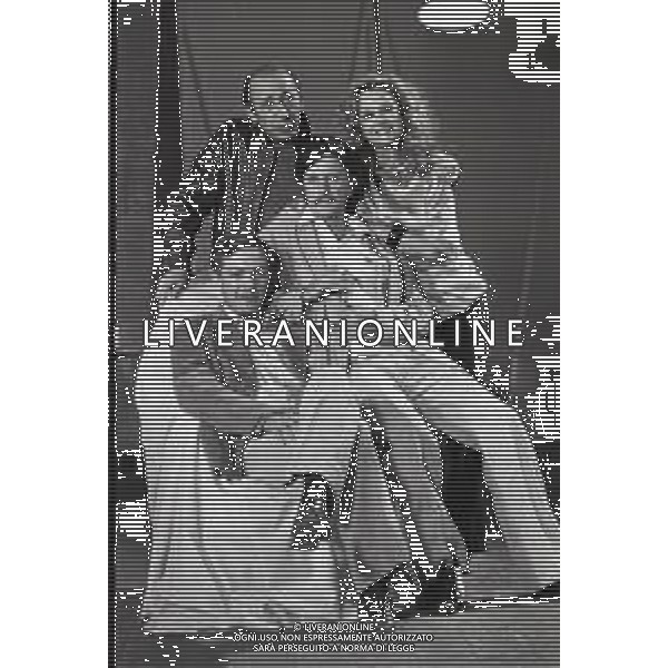NEG-RETROSPETTIVA VALERIA MORICONI PSEUDONIMO DI VALERIA ABBRUZZETTI ATTRICE NELLA FOTO VALERIA MORICONI CON R. VEZZOSI-E. MUZZI- M. FRANCOVICH E REMO GIRONE NELL\'ANNO 1988 NELLA COMMEDIA TEATRALE “FUORI SCENA“ AG ALDO LIVERANI SAS 