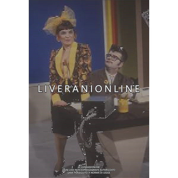 DIAP-RETROSPETTIVA SYUSY BLADY CONDUTTTRICE TELEVISIVA NELLA FOTO SYUSY BLADY CON PATRIZIO ROVERSI NELL\'ANNO 1986 AG ALDO LIVERANI SAS 