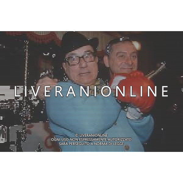 DIAP-RETROSPETTIVA LEO GULLOTTA ATTORE NELLA FOTO LEO GULLOTTA A ROMA NELLA TRASMISSIONE TELEVISIVA “CHAMPAGNE “ CON ORESTE LIONELLO ANNO 1995 AG ALDO LIVERANI SAS 
