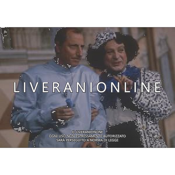 DIAP-RETROSPETTIVA LEO GULLOTTA ATTORE NELLA FOTO LEO GULLOTTA A ROMA NELLA TRASMISSIONE TELEVISIVA “CHAMPAGNE “ ANNO 1995 AG ALDO LIVERANI SAS 