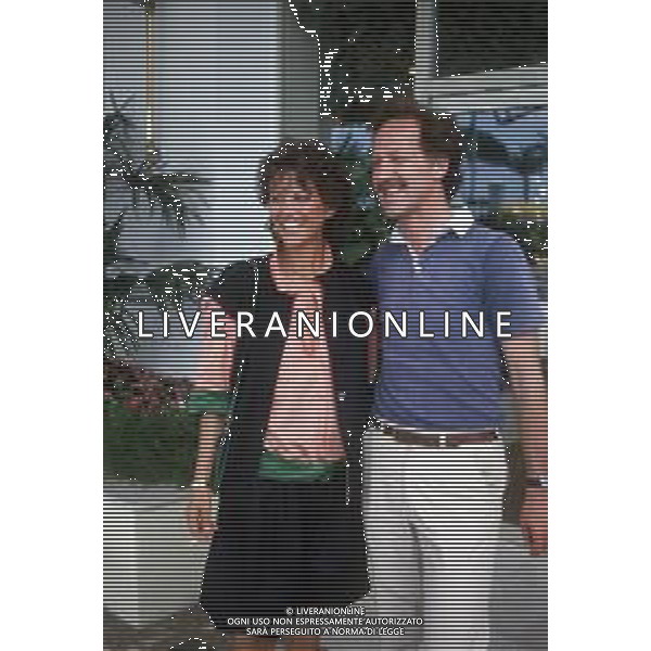 DIAP-RETROSPETTIVA CLAUDIA CARDINALE ATTRICE NELLA FOTO CLAUDIA CARDINALE A CANNES NELL\'ANNO 1982 CON WERNER HERZOG AG ALDO LIVERANI SAS