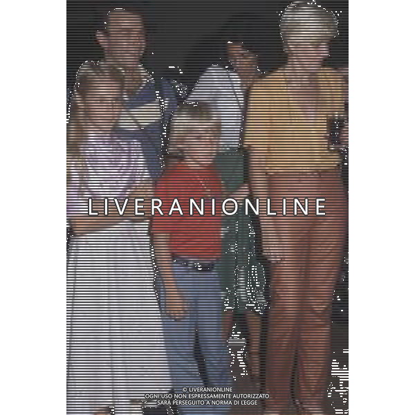 DIAP-RETROSPETTIVA RICK SCHRODER ATTORE NELLA FOTO RICK SCHRODER CON LA FAMIGLIA NELL\'ANNO 1980 AG ALDO LIVERANI SAS
