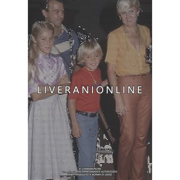 DIAP-RETROSPETTIVA RICK SCHRODER ATTORE NELLA FOTO RICK SCHRODER CON LA FAMIGLIA NELL\'ANNO 1980 AG ALDO LIVERANI SAS