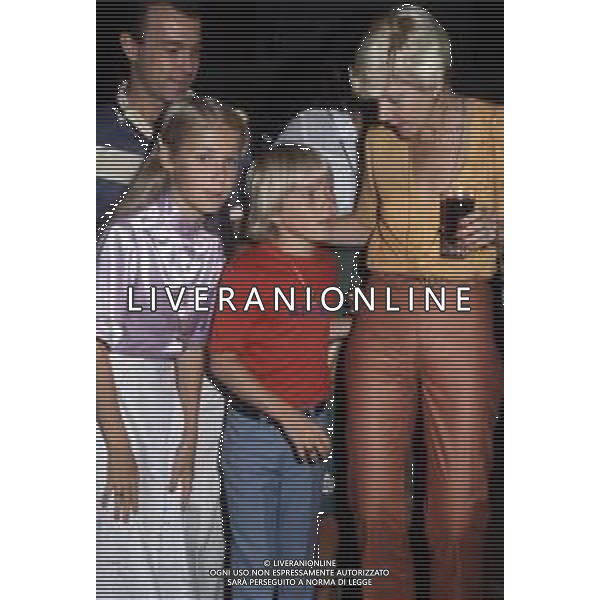 DIAP-RETROSPETTIVA RICK SCHRODER ATTORE NELLA FOTO RICK SCHRODER CON LA FAMIGLIA NELL\'ANNO 1980 AG ALDO LIVERANI SAS