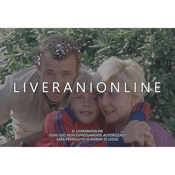 DIAP-RETROSPETTIVA RICK SCHRODER ATTORE NELLA FOTO RICK SCHRODER CON IL PADRE E LA MADRE A CANNES NELL\'ANNO 1980 AG ALDO LIVERANI SAS