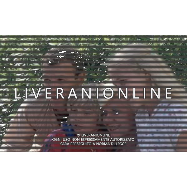 DIAP-RETROSPETTIVA RICK SCHRODER ATTORE NELLA FOTO RICK SCHRODER CON IL PADRE E LA MADRE A CANNES NELL\'ANNO 1980 AG ALDO LIVERANI SAS