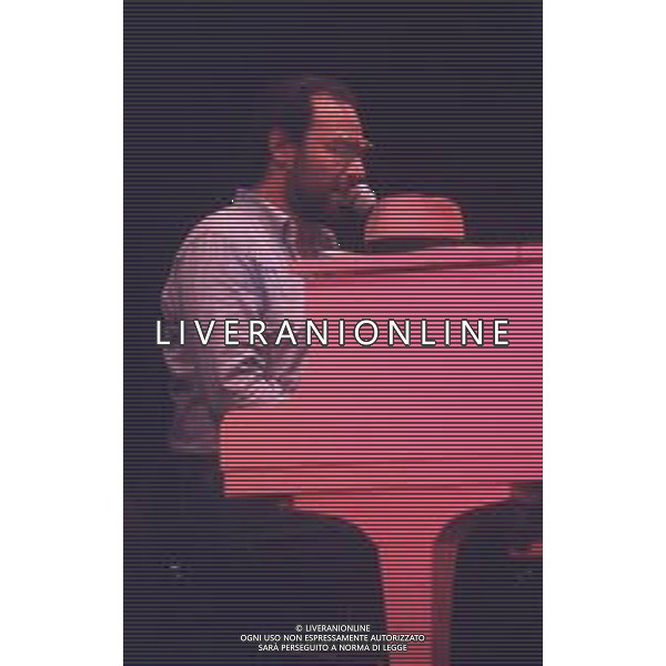 DIAP-RETROSPETTIVA ANTONELLO VENDITTI CANTANTE NELLA FOTO ANTONELLO VENDITTI NELL\'ANNO 1987 AG ALDO LIVERANI SAS