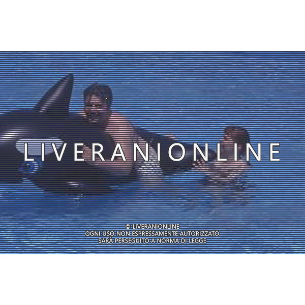 DIAP-RETROSPETTIVA PATRZIO ROVERSI CONDUTTORE TELEVISIVO NELLA FOTO PATRIZIO ROVERSI CON SYUSY BLADY NELL\'ANNO 1989 AG ALDO LIVERANI SAS 