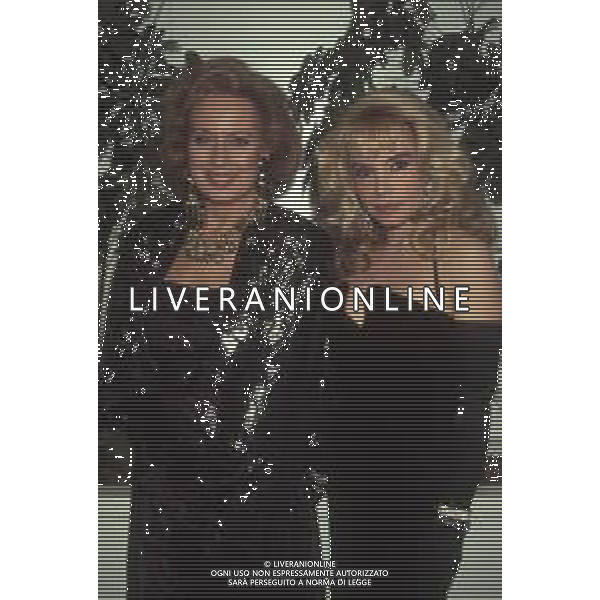 DIAP-RETROSPETTIVA MARIA GIOVANNA ELMI PRESENTATRICE TELEVISIVA NELLA FOTO MARIA GIOVANNA ELMI A MILANO NELL\'ANNO 1990 NELLA TRASMISSIONE TELEVISIVA “SIMPATICISSIMA “ CON ROSANNA VAUDETTI AG ALDO LIVERANI SAS