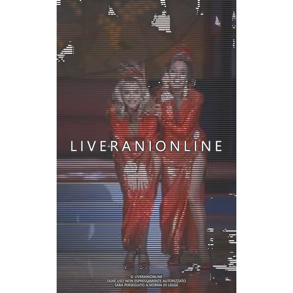 DIAP-RETROSPETTIVA MARIA GIOVANNA ELMI PRESENTATRICE TELEVISIVA NELLA FOTO MARIA GIOVANNA ELMI A MILANO NELL\'ANNO 1990 NELLA TRASMISSIONE TELEVISIVA “SIMPATICISSIMA “ CON ROSANNA VAUDETTI AG ALDO LIVERANI SAS