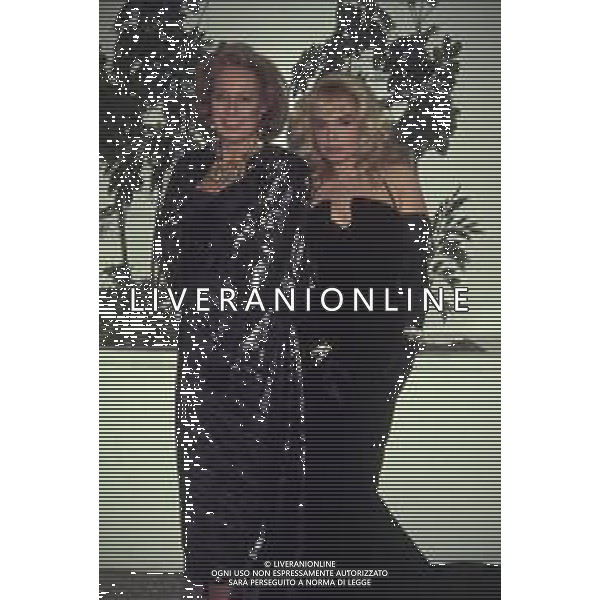 DIAP-RETROSPETTIVA MARIA GIOVANNA ELMI PRESENTATRICE TELEVISIVA NELLA FOTO MARIA GIOVANNA ELMI A MILANO NELL\'ANNO 1990 NELLA TRASMISSIONE TELEVISIVA “SIMPATICISSIMA “ CON ROSANNA VAUDETTI AG ALDO LIVERANI SAS