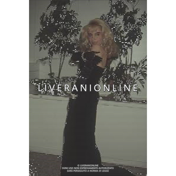 DIAP-RETROSPETTIVA MARIA GIOVANNA ELMI PRESENTATRICE TELEVISIVA NELLA FOTO MARIA GIOVANNA ELMI A MILANO NELL\'ANNO 1990 NELLA TRASMISSIONE TELEVISIVA “SIMPATICISSIMA “ AG ALDO LIVERANI SAS