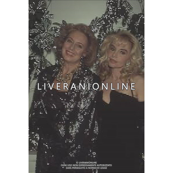 DIAP-RETROSPETTIVA MARIA GIOVANNA ELMI PRESENTATRICE TELEVISIVA NELLA FOTO MARIA GIOVANNA ELMI A MILANO NELL\'ANNO 1990 NELLA TRASMISSIONE TELEVISIVA “SIMPATICISSIMA “ CON ROSANNA VAUDETTI AG ALDO LIVERANI SAS