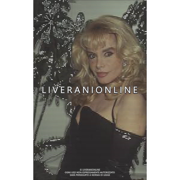 DIAP-RETROSPETTIVA MARIA GIOVANNA ELMI PRESENTATRICE TELEVISIVA NELLA FOTO MARIA GIOVANNA ELMI A MILANO NELL\'ANNO 1990 NELLA TRASMISSIONE TELEVISIVA “SIMPATICISSIMA “ AG ALDO LIVERANI SAS