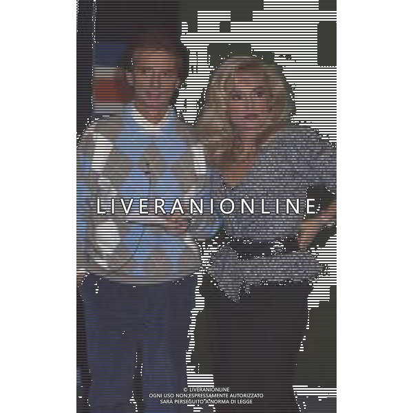 DIAP-RETROSPETTIVA MARIA GIOVANNA ELMI PRESENTATRICE TELEVISIVA NELLA FOTO MARIA GIOVANNA ELMI CON OSVALDO BEVILACQUA TRASMISSIONE TELEVISIVA “SERENO VARIABILE“ AG ALDO LIVERANI SAS