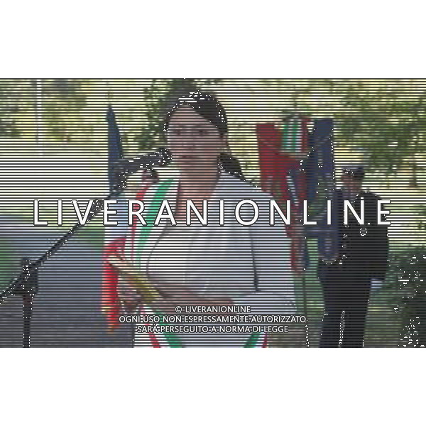 IMOLA 11 09 2025 CERIMONIA DI COMMEMORAZIONE DELLE VITTIME DEGLI ATTENTATI DELL\'11 SETTEMBRE 2001 CON DEPOSIZIONE DI UNA CORONA ALLA LAPIDE E RICORDO NELLA FOTO VICE SINDACA DEL COMUNE DI IMOAL ELISA SPADA ©SANNA - AGENZIA ALDO LIVERANI SAS