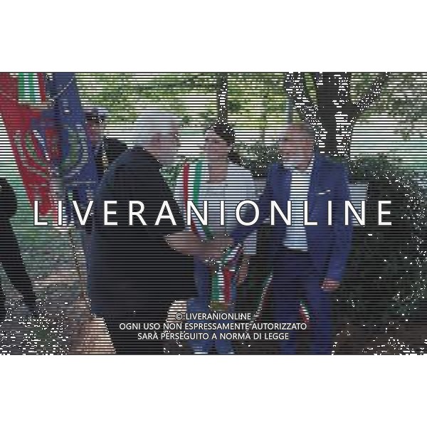 IMOLA 11 09 2025 CERIMONIA DI COMMEMORAZIONE DELLE VITTIME DEGLI ATTENTATI DELL\'11 SETTEMBRE 2001 CON DEPOSIZIONE DI UNA CORONA ALLA LAPIDE E RICORDO NELLA FOTO IN CENTRO VICE SINDACO ELISA SPADA,VESCOVO DI IMLOLA GIOVANNI MOSCIATTI E SABIR MOHAMED PRESIDENTE CASA CULTURALE ISLAMICA ©SANNA - AGENZIA ALDO LIVERANI SAS
