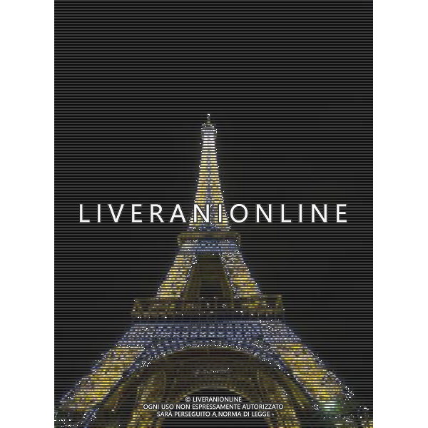 PARIGI 2005 NELLA FOTO LA TORRE EIFFEL NOTTURNA AGENZIA ALDO LIVERANI