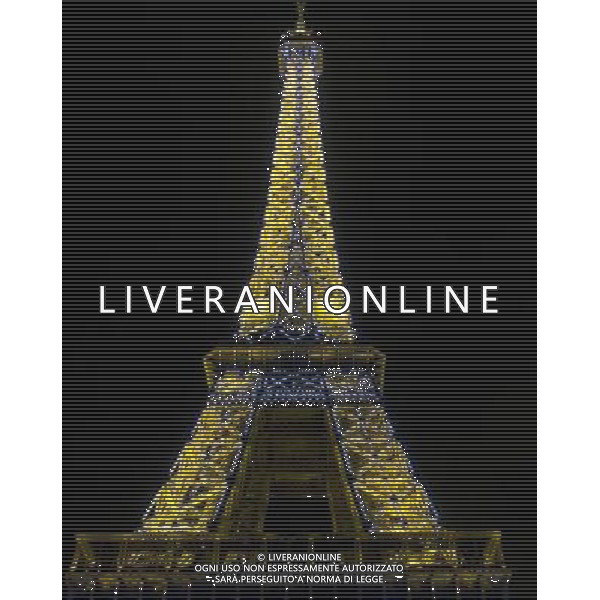PARIGI 2005 NELLA FOTO LA TORRE EIFFEL NOTTURNA AGENZIA ALDO LIVERANI