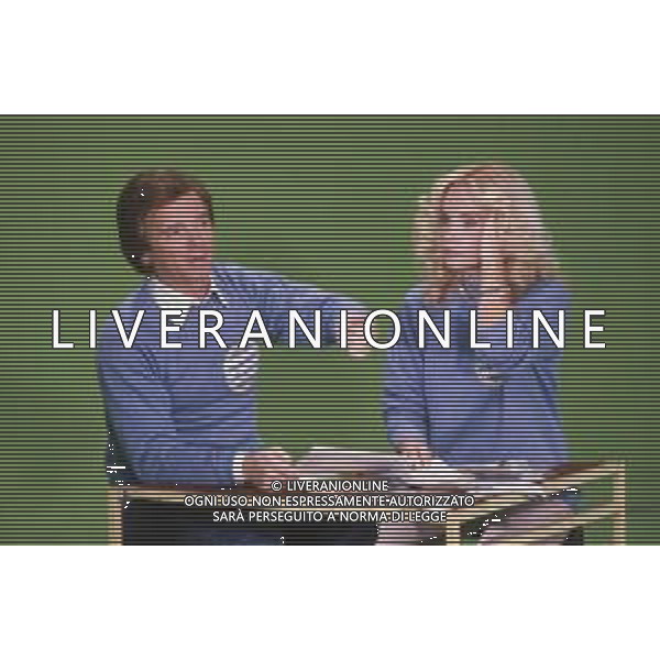 DIAP-RETROSPETTIVA MARIA GIOVANNA ELMI PRESENTATRICE TELEVISIVA NELLA FOTO MARIA GIOVANNA ELMI A ROMA NELL\'ANNO 1982 CON OSVALDO BEVILACQUA FOTO EDGARDO DELLA SCORCIOSA-AG ALDO LIVERANI SAS 