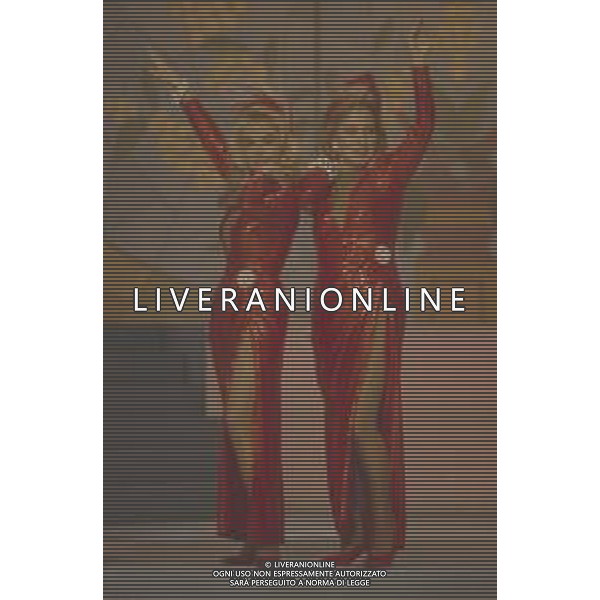 DIAP-RETROSPETTIVA MARIA GIOVANNA ELMI PRESENTATRICE TELEVISIVA NELLA FOTO MARIA GIOVANNA ELMI A MILANO NELL\'ANNO 1990 NELLA TRASMISSIONE TELEVISIVA “SIMPATICISSIMA “ CON ROSANNA VAUDETTI AG ALDO LIVERANI SAS