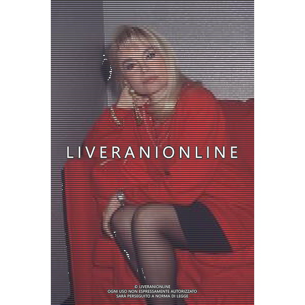 DIAP-RETROSPETTIVA MARIA GIOVANNA ELMI PRESENTATRICE TELEVISIVA NELLA FOTO MARIA GIOVANNA ELMI A MILANO NELL\'ANNO 1990 NELLA TRASMISSIONE TELEVISIVA “SIMPATICISSIMA “ AG ALDO LIVERANI SAS