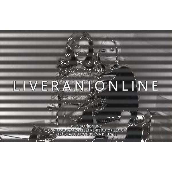 ARCHIVIO GIOVANNI LIVERANI NELLA FOTO MARIA GIOVANNA ELMI ANNUNCIATRICE TELEVISIVA CON RITA DALLA CHIESA NELLA TRASMISSIONE TELEVISIVA CI VEDIAMO SUL 2 FOTO EDGARDO DELLA SCORCIOSA-AG ALDO LIVERANI S A S
