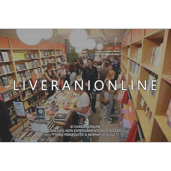 IMOLA 12 09 2025 PIAZZA MATTEOTTI INAUGURAZIONE LIBRERIA COOP PRESENTI ASSESSORE PIERANGELO RAFFINI ASSESSORA GIANNA GAMBETTI E ASSESSORE DANIELA SPADONI ANDREA VOLTA VICE PRESIDENTE COOP ALLEANZA,FEDERICO PARMEGGIANI PRESIDENTE LIBRERIA COOP,NICOLETTA BENCIVENNI DIRETTORE GENERALE LIBRERIA COOP,SCRITRICCE BARBARA BARALDI NELLA FOTO LIBRERIA COOP ©SANNA - AGENZIA ALDO LIVERANI SAS