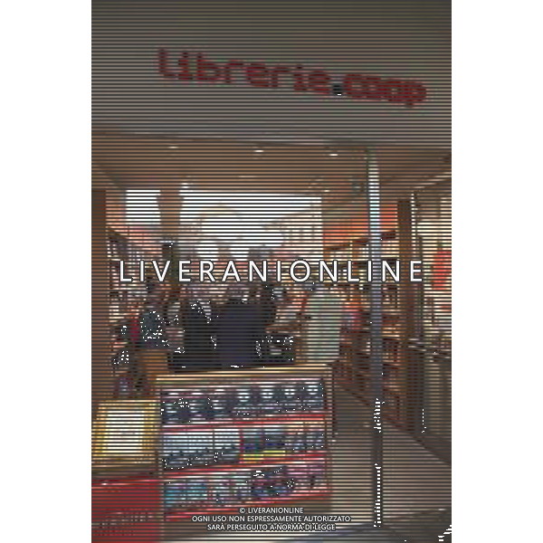 IMOLA 12 09 2025 PIAZZA MATTEOTTI INAUGURAZIONE LIBRERIA COOP PRESENTI ASSESSORE PIERANGELO RAFFINI ASSESSORA GIANNA GAMBETTI E ASSESSORE DANIELA SPADONI ANDREA VOLTA VICE PRESIDENTE COOP ALLEANZA,FEDERICO PARMEGGIANI PRESIDENTE LIBRERIA COOP,NICOLETTA BENCIVENNI DIRETTORE GENERALE LIBRERIA COOP,SCRITRICCE BARBARA BARALDI NELLA FOTO LIBRERIA COOP ©SANNA - AGENZIA ALDO LIVERANI SAS