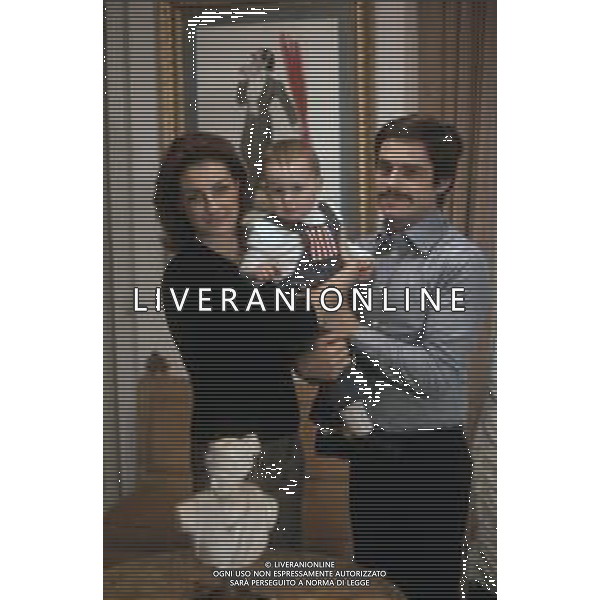 COL-RETROSPETTIVA MASSIMO DAPPORTO ATTORE NELLA FOTO MASSIMO DAPPORTO CON LA MOGLIE E IL FIGLIO AG ALDO LIVERANI SAS  