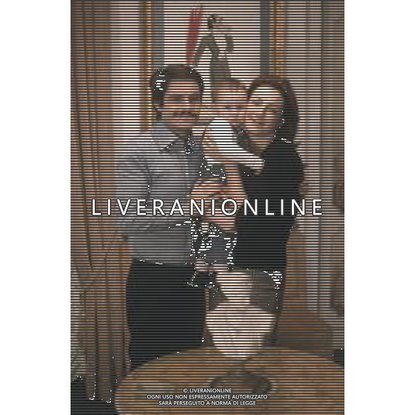 COL-RETROSPETTIVA MASSIMO DAPPORTO ATTORE NELLA FOTO MASSIMO DAPPORTO CON LA MOGLIE E IL FIGLIO AG ALDO LIVERANI SAS  