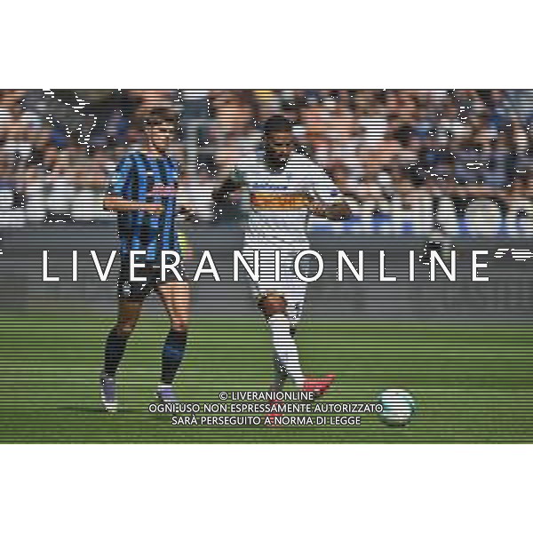 TVRG Atalanta vs Lecce nella foto Jamil Siebert (Lecce) e sulla SX Charles de Ketelaere (Atalanta) Bergamo 14-09-2025 Stadio di Bergamo Atalanta vs Lecce Campionato Serie A Enilive - 3a giornata foto Roberto Garavaglia/Agenzia Aldo Liverani sas