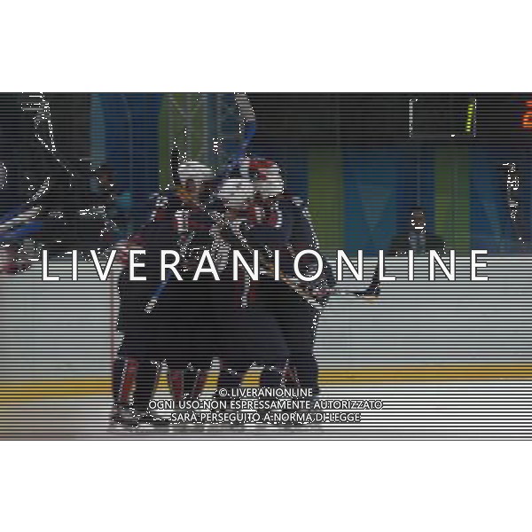 TORINO 18/02/2006 XX OLIMPIADI INVERNALI HOCKEY SU GHIACCIO MASCHILE USA-REBUBBLICA CECA NELLA FOTO ESULTANZA USA DOPO 1-1 PH GIGI ARCAINI/AG.ALDO LIVERANI