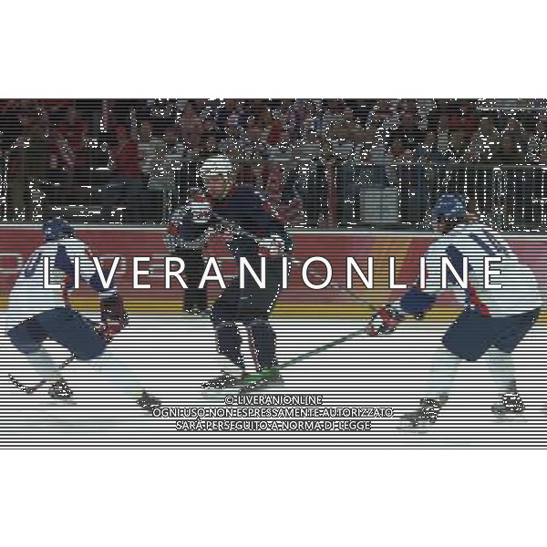 TORINO 18/02/2006 XX OLIMPIADI INVERNALI HOCKEY SU GHIACCIO MASCHILE USA-REBUBBLICA CECA NELLA FOTO HATCHER DERIAN PH GIGI ARCAINI/AG.ALDO LIVERANI