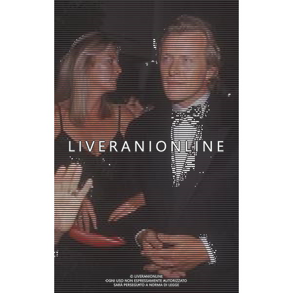 DIAP-RETROSPETTIVA RUTGER HAUER ATTORE NELLA FOTO RUTGER HAUER A CANNES NELL\'ANNO 1988 CONLA MOGLIE INEKE TEN KATE AG ALDO LIVERANI SAS
