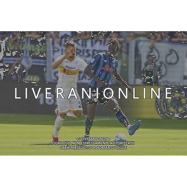 Odilon Kossounou of Atalanta BC competes for the ball with Ylber Ramadani of US Lecce during Atalanta BC vs US Lecce, 3° Serie A Enilive 2025-26 game at New Balance stadium in Bergamo (BG), Italy, on September 14, 2025. (Photo by Davide Casentini) ©TVDC Davide Casentini - AGENZIA ALDO LIVERANI SAS