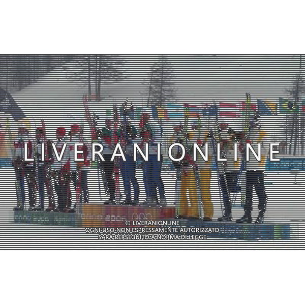 STAFFETTA MASCHILE SCI DI FONDO 19/02/2006 XX OLIMPIADI INVERNALI TORINO 2006 NELLA FOTO VINCITORI DELLA MEDAGLIA D\'ORO - VALBUSA FABIO-DI CENTA GIORGIO-PILLER COTTRER PIETRO -ZORZI CRISTIAN SUL PODIO PH ARCAINI/AGENZIA ALDO LIVERANI