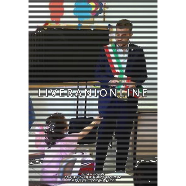 IMOLA 15 09 2025 PRIMO GIORNO DI SCUOLA,IL SALUTO DEL SINDACO MARCO PANIERI,DELL\'ASSESSORA ALLA CULTURA GIANNA GAMBETTI E DELLA REGIONE NELLE CLASSI DELLA NOSTRA CITTA\' NELLA FOTO SCUOLA ELEMENTARE BIANCA BIZZI SINDACO MARCO PANIERI ©SANNA - AGENZIA ALDO LIVERANI SAS