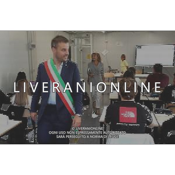 IMOLA 15 09 2025 PRIMO GIORNO DI SCUOLA,IL SALUTO DEL SINDACO MARCO PANIERI,DELL\'ASSESSORA ALLA CULTURA GIANNA GAMBETTI E DELLA REGIONE NELLE CLASSI DELLA NOSTRA CITTA\' NELLA FOTO SCUOLA SUPERIORE PAOLINI ASSESSORE ALLA SCUOLA GIANNA GAMBETTI E SINDACO DI IMOLA MARCO PANIERI ©SANNA - AGENZIA ALDO LIVERANI SAS