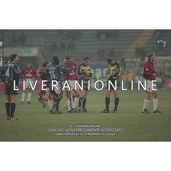 NEG-27-01-2000 MILANO GARA DI RITORNO DI COPPA ITALIA INTER-MILAN 1-1 NELLA FOTO L\'ARBITRO FIORENZO TREOSSI E L\'ARBITRO MASSIMO DE SANTIS LA PRIMA VOLTA DI DUE ARBITRI IN CAMPO AG ALDO LIVERANI SAS