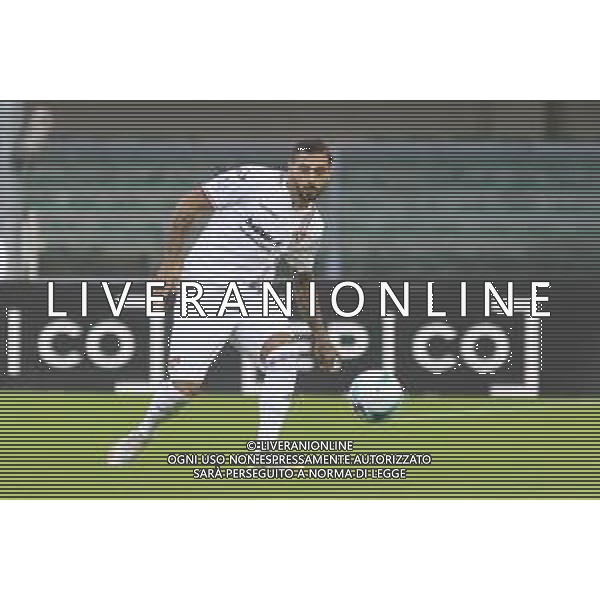 Giuseppe Pezzella of US Cremonese play the ball during Hellas Verona FC vs US Cremonese, 3° Serie A Enilive 2025-26 game at Marcantonio Bentegodi stadium in Verona (VR), Italy, on September 15, 2025. (Photo by Davide Casentini)- AGENZIA ALDO LIVERANI SAS