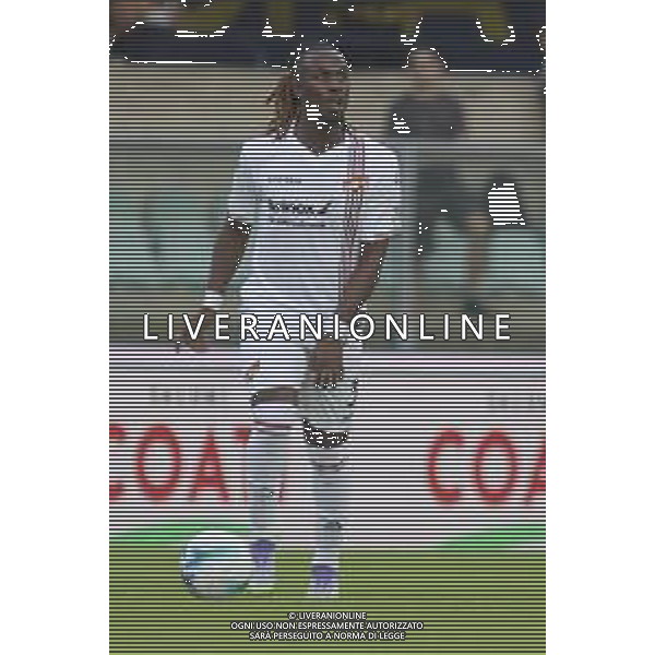 Warren Bondo of US Cremonese play the ball during Hellas Verona FC vs US Cremonese, 3° Serie A Enilive 2025-26 game at Marcantonio Bentegodi stadium in Verona (VR), Italy, on September 15, 2025. (Photo by Davide Casentini)- AGENZIA ALDO LIVERANI SAS