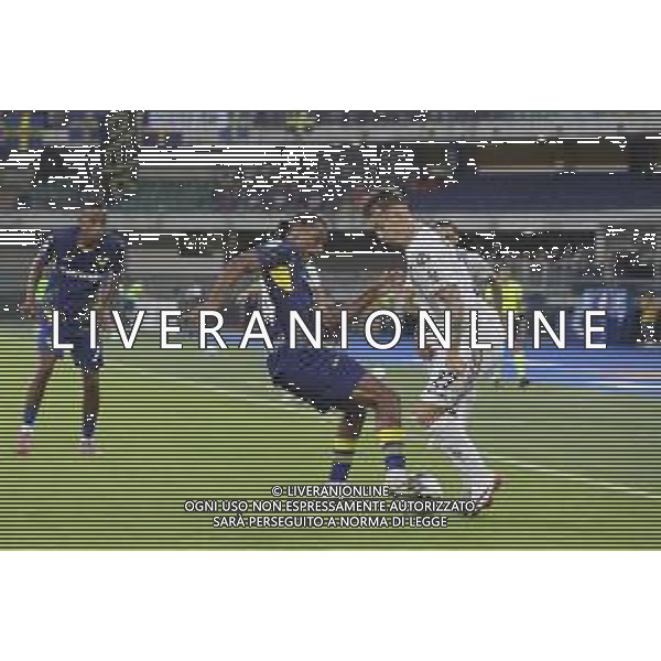Jari Vandeputte of US Cremonese competes for the ball with Antoine Joseph Bernède of Hellas Verona FC during Hellas Verona FC vs US Cremonese, 3° Serie A Enilive 2025-26 game at Marcantonio Bentegodi stadium in Verona (VR), Italy, on September 15, 2025. (Photo by Davide Casentini)- AGENZIA ALDO LIVERANI SAS